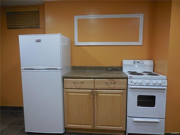 3rd image of 296 Hawthorne Ave APT 1