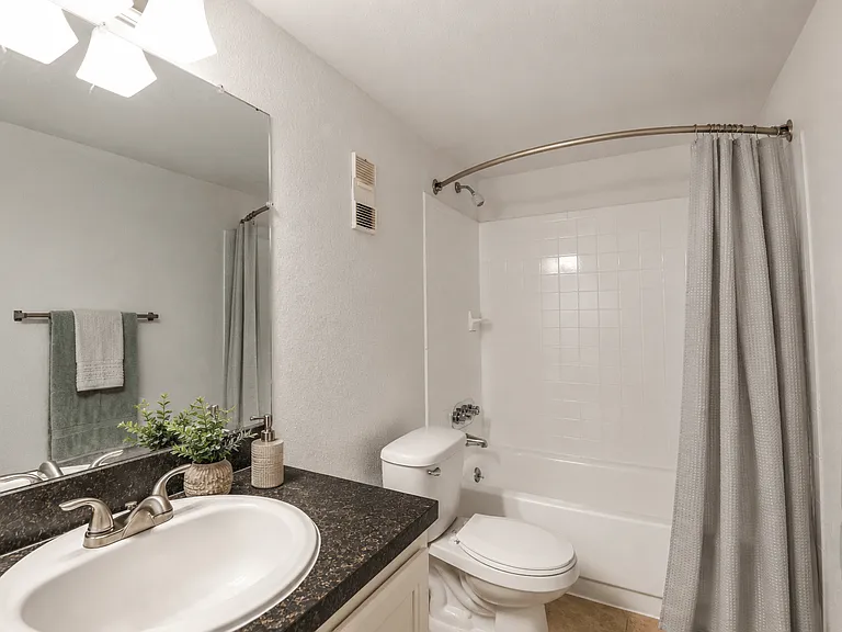 Woodlake Villas — Photo 11