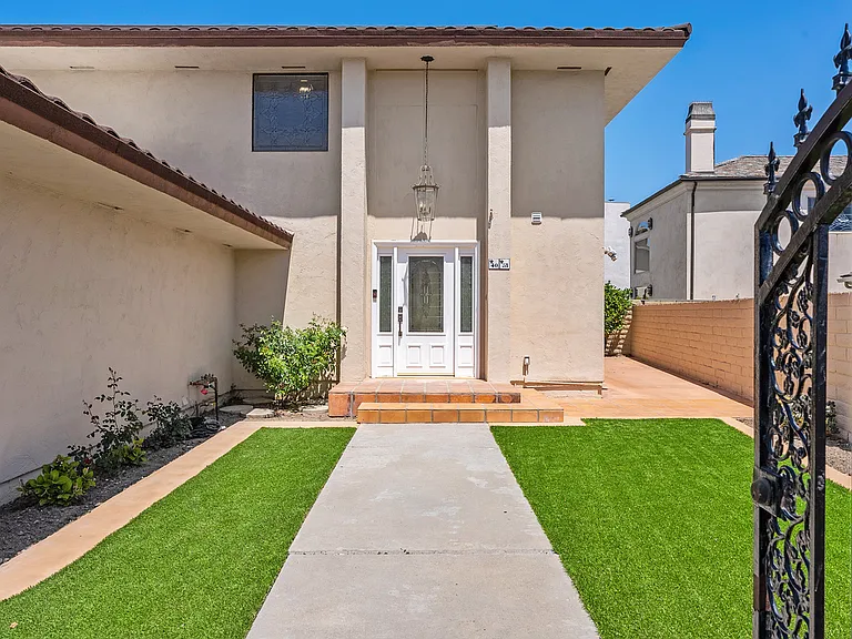 4051 Mistral Dr — Photo 4