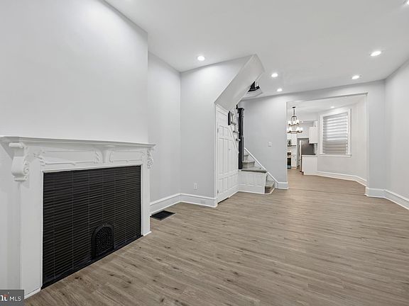 3rd image of 2321 W Cumberland St