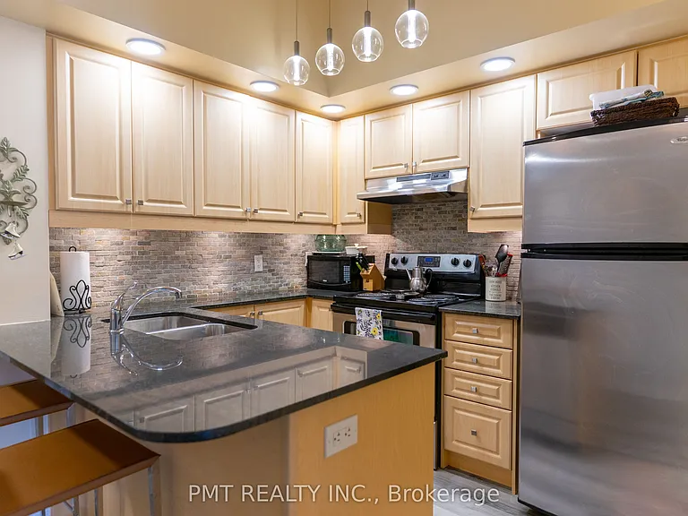 60 Fairfax Cres #111 — Photo 5