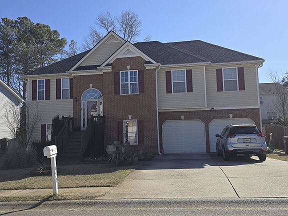 3rd image of 655 Nine Oaks Cir