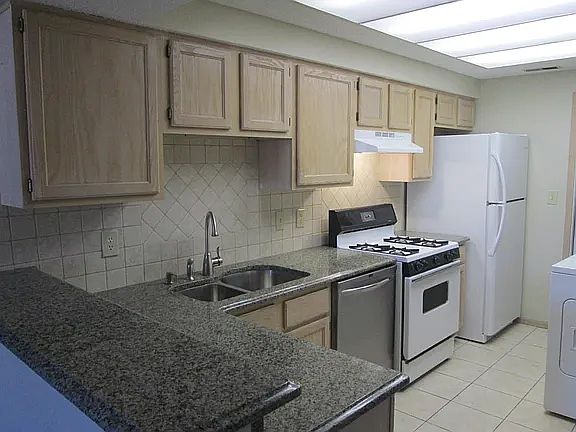 5th image of 11 Newton Square Dr Unit 1