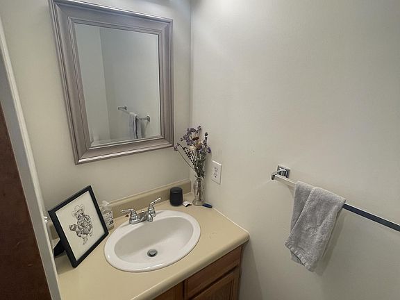 4th image of 1611 W Koch St #1-30-1