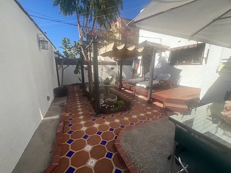 S Crescent Heights Blvd — Photo 26