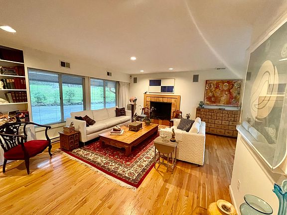 3rd image of 181 Old Stockbridge Rd