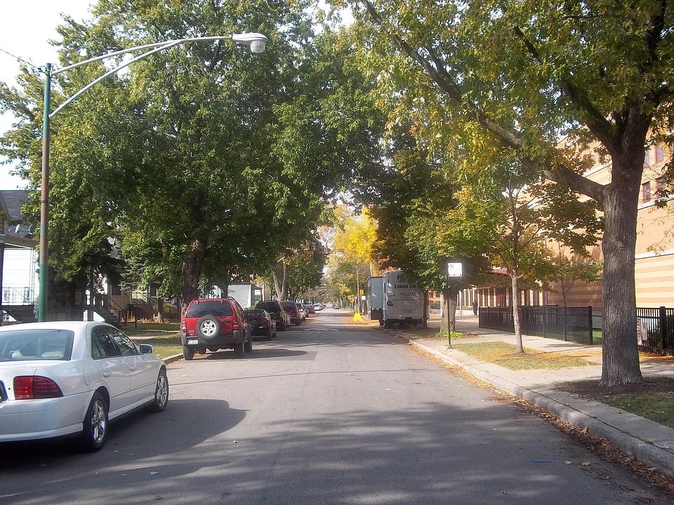 2nd image of 109 W 109th St