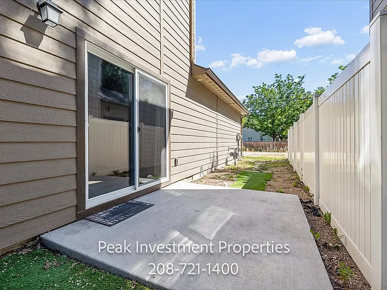 315 E Denver St — Photo 24