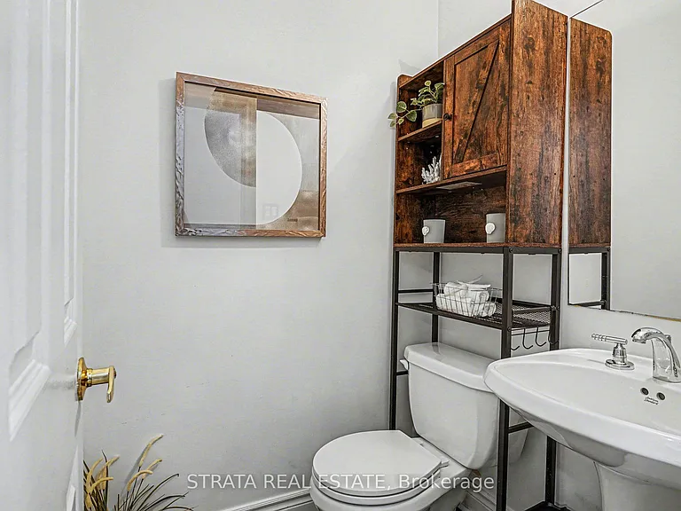 423 Manor Rd E — Photo 12
