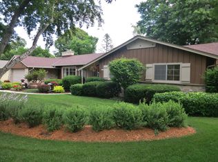 2225 W Skyline Rd, Glendale, WI 53209