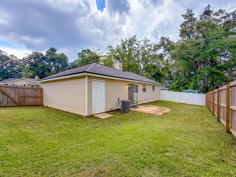 1367 Idlewild Dr — Photo 42