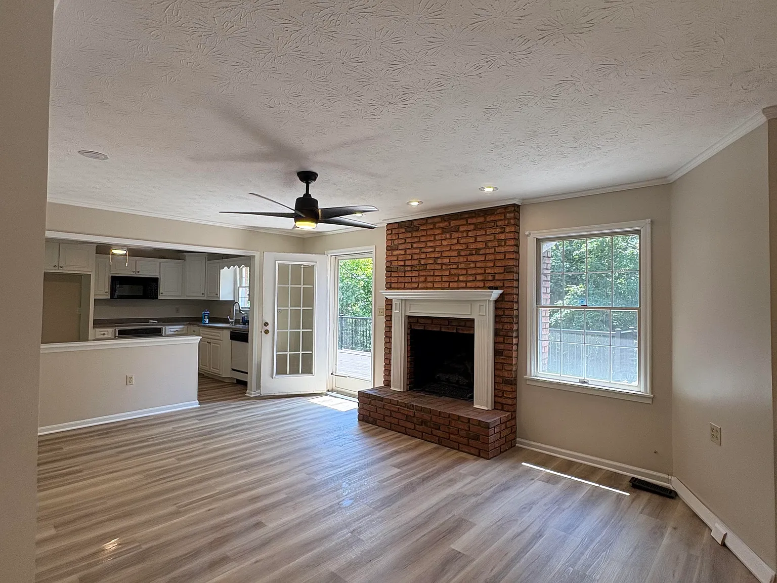 3 bed, 1482 sqft, $2,950 — Photo 4