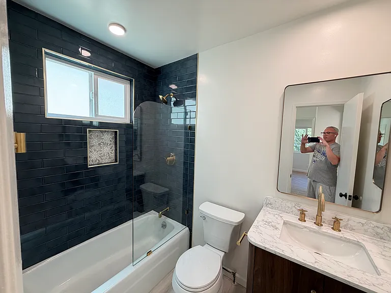 8535 Lookout Mountain Ave — Photo 32