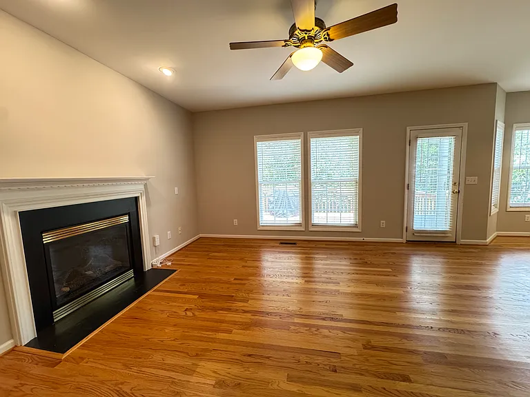 205 Laurens Way — Photo 3