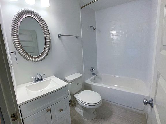 5th image of 1102 Cecilia Ave #A