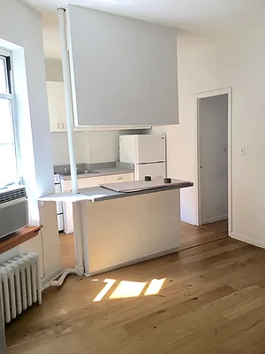 Rented by Warren T Real Estate Corp. | media 2