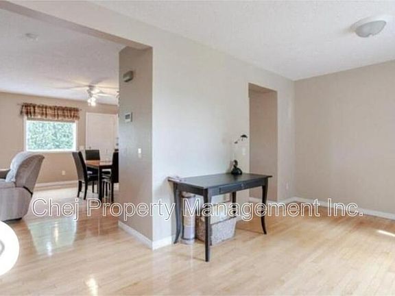 4th image of 838 118a St NW