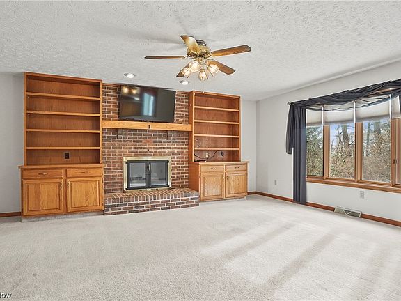 4th image of 95 Cheltenham Ln