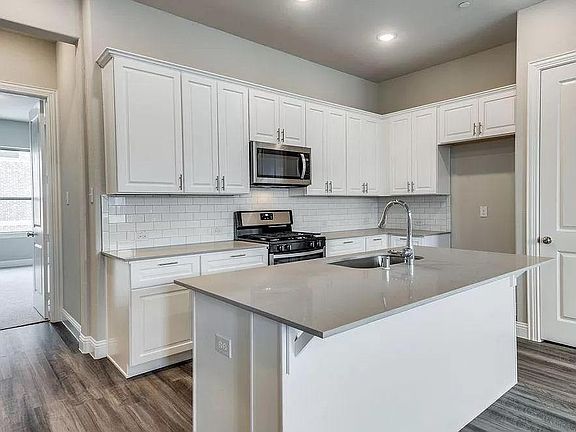 4th image of 4151 Kearsage Dr