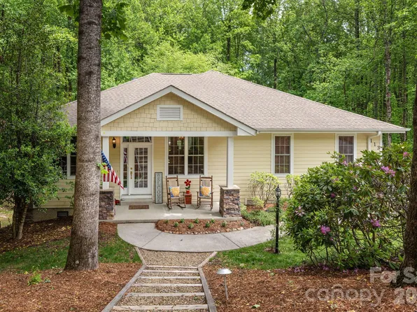 113 Chancery Ct, Flat Rock, NC 28731