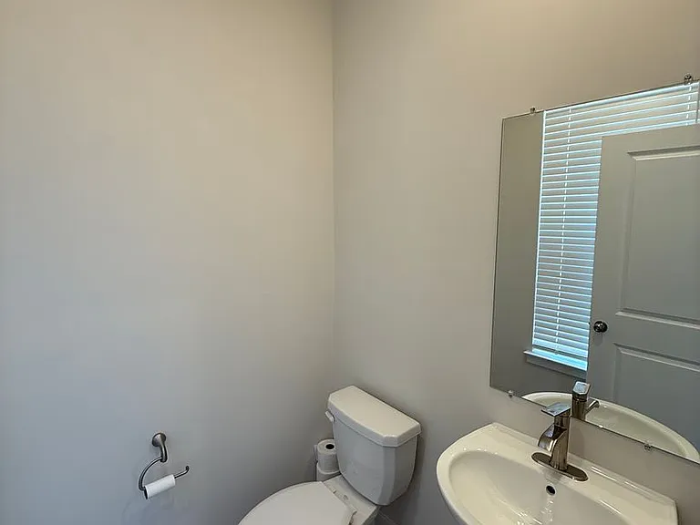 2102 Winterberry Ln — Photo 5