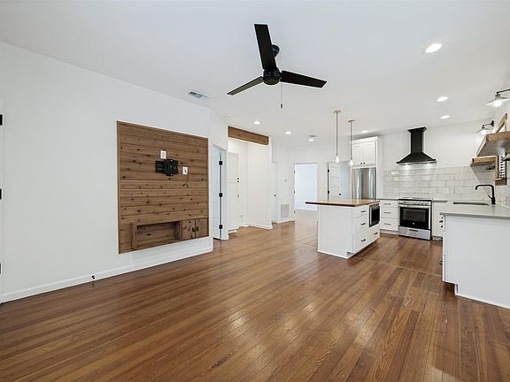 4th image of 2513 E Cesar Chavez St