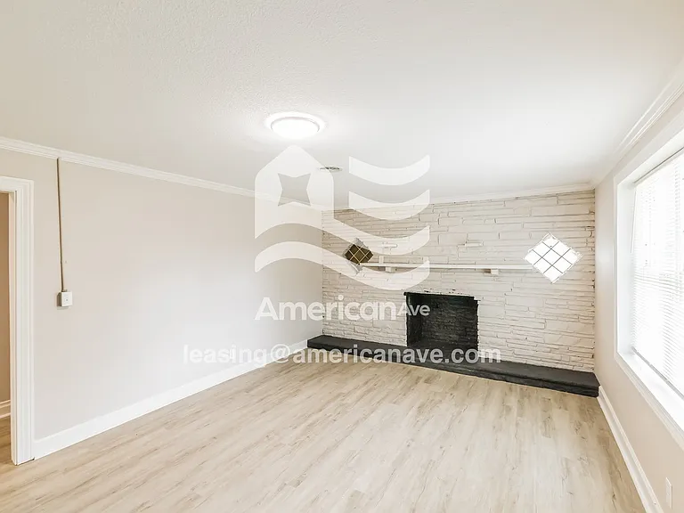 1493527_004_wm_-_living_room_13057201.jpg