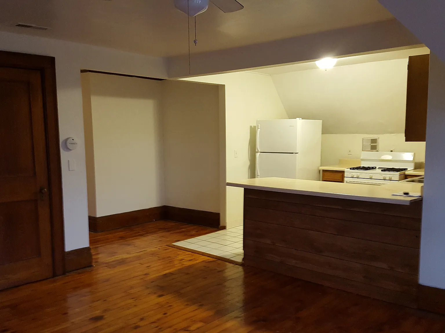 4 bed, 1000 sqft, $1,600 — Photo 2