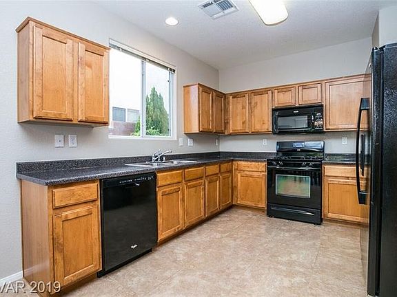5th image of 1142 Village Crossing Ln