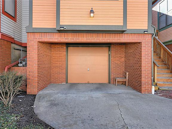 4th image of 115 E 29th St