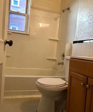 4th image of 2970 Yorkway #1