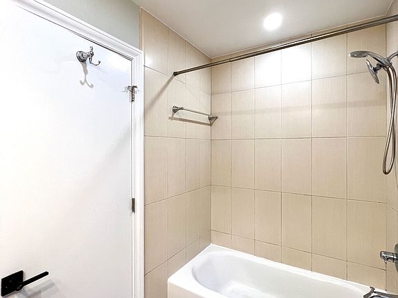 5th image of 573 Vanderbilt Ave #3B