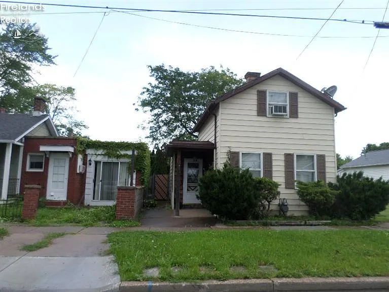 1113 W Jefferson St photo 1