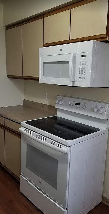 1st image of 6208 Independence Dr