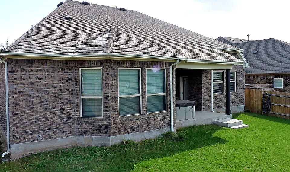 2nd image of 112 Canyon Lake Ln