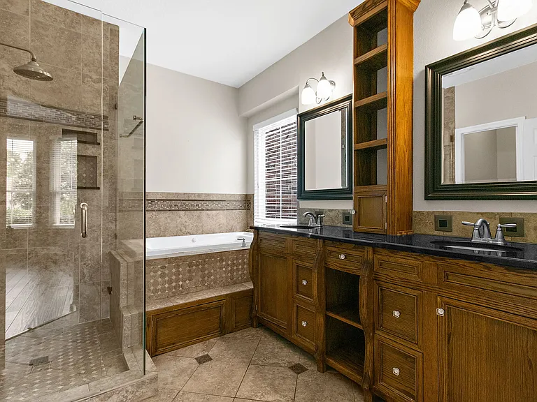 202 Stone Hollow Ct — Photo 24