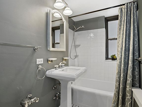 5th image of 55 E End Ave APT 9M