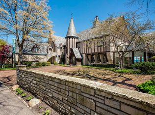 2445 Woodbridge Ln, Highland Park, IL 60035