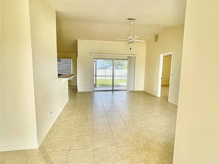 2703 SW 1st Ave — Photo 9