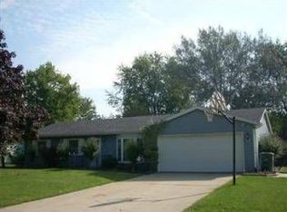 2003 Shaker Dr, Valparaiso, IN 46383