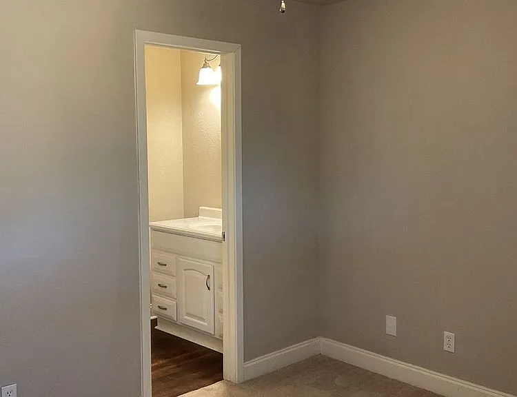 2301 Lago Trl — Photo 12