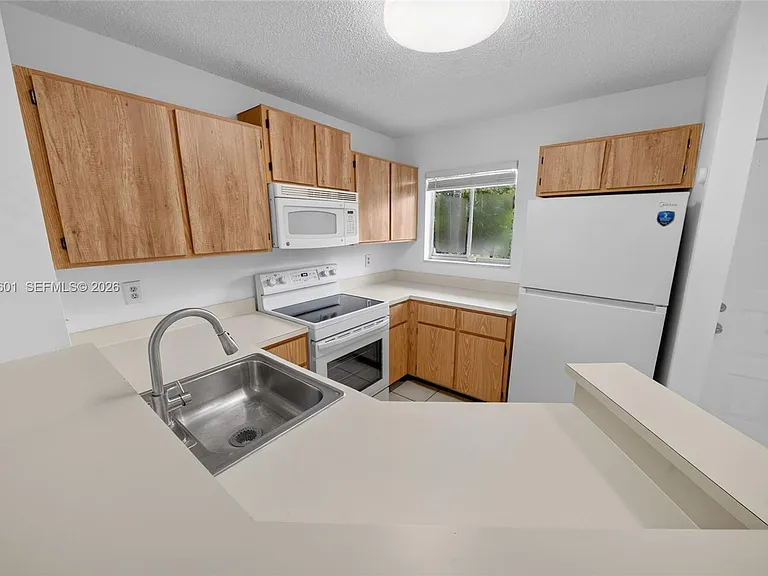 8750 N Sherman Cir #305 — Photo 36