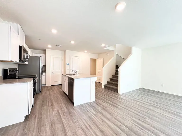 1923 Stanza Vista St — Photo 6