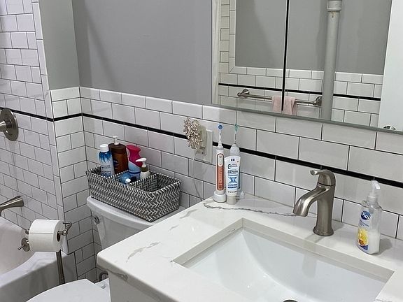 2nd image of 564 W 173rd St #32