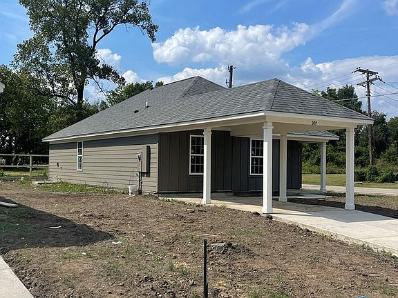 2nd image of 307 Chestnut Dr