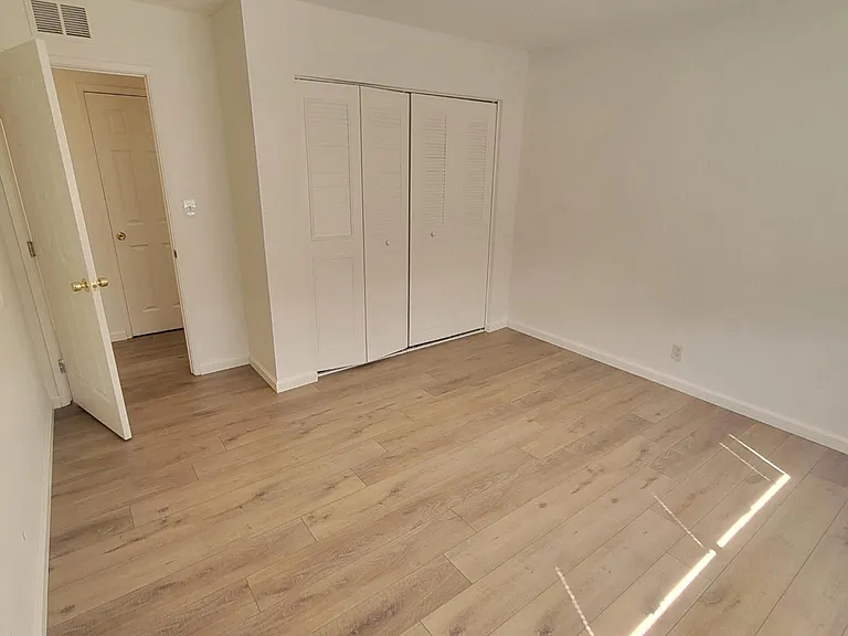 1244 Occidental Ave #4 — Photo 9