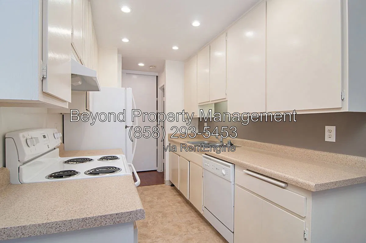 2 bed, 2.0 bath, 1032 sqft, $3,288 — Photo 1