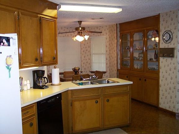 Kitchen/Breakfast Area