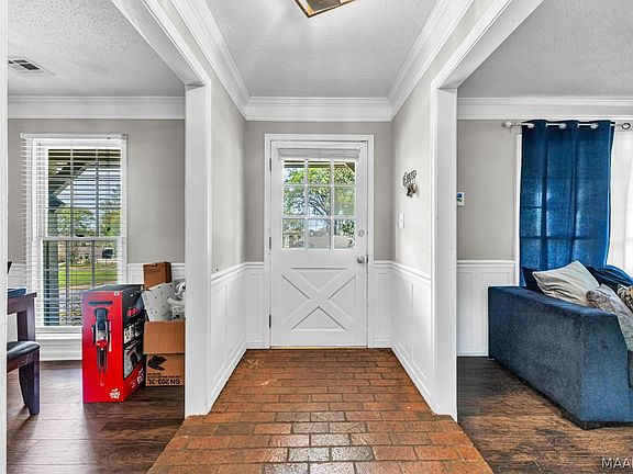 3rd image of 1337 Hillman St