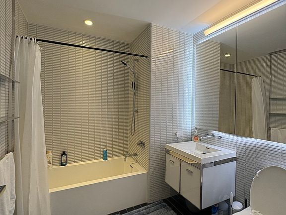 4th image of 252 South St #27A